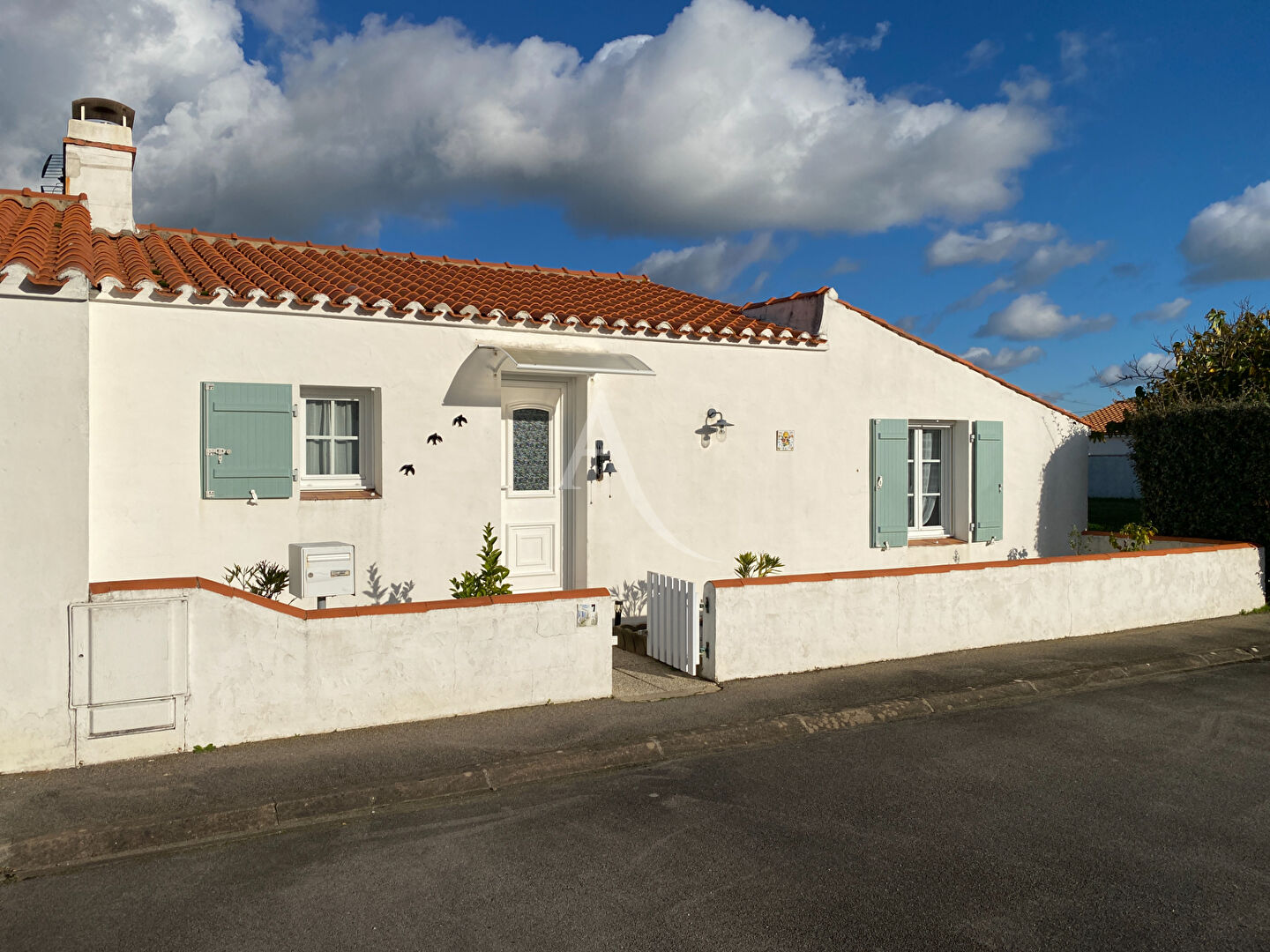 Agence immobilière de 
 Les embruns Immobilier - L'ADRESSE NOIRMOUTIER 
