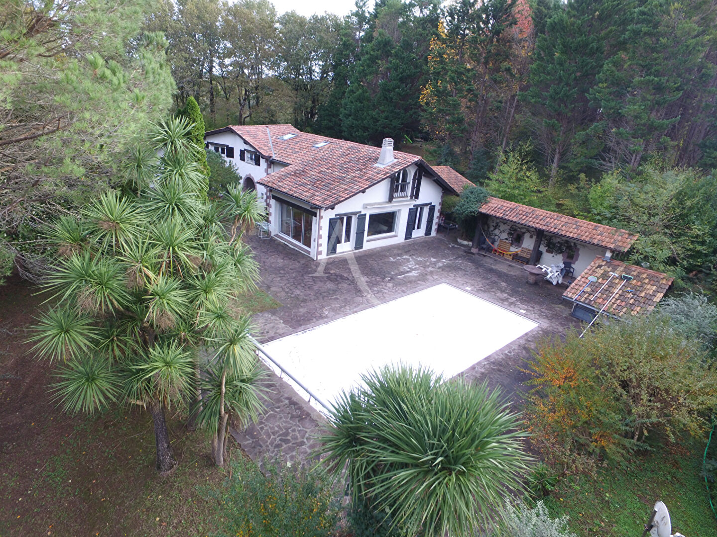 Photo Propriété de 310 m²  avec logement indépendant - Parc arboré - Piscine image 5/6