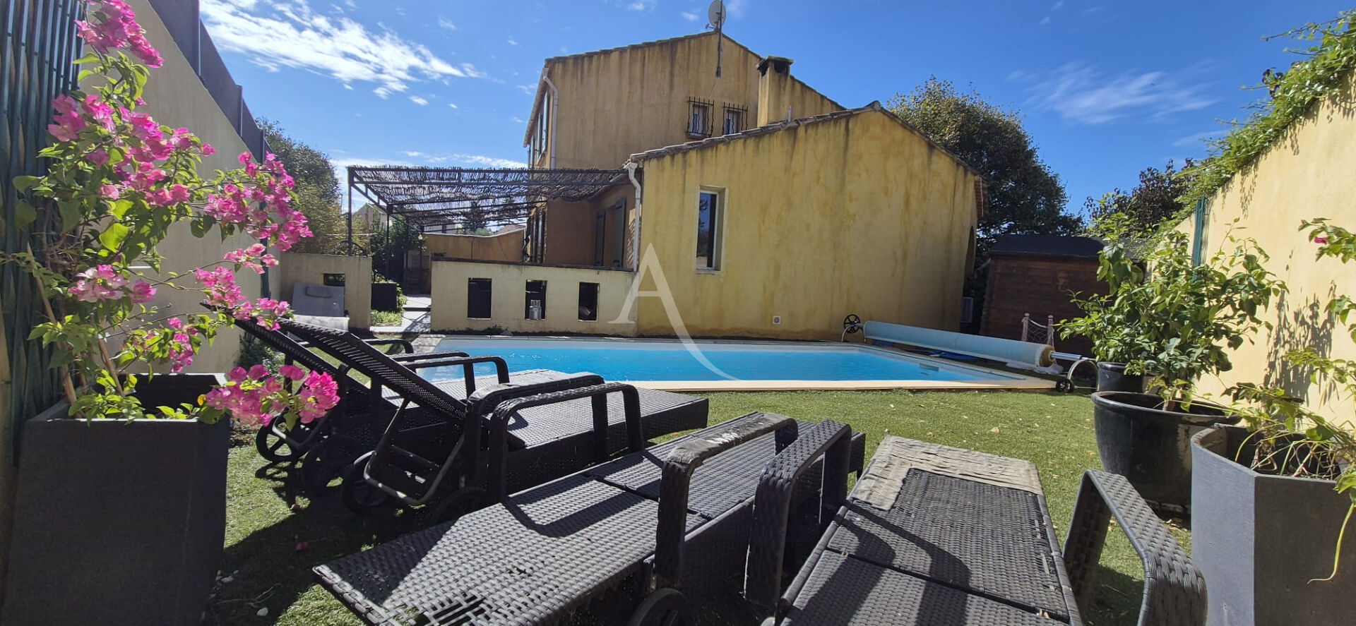 Maison Gigean 4 pièce(s) 140 m2 avec piscine