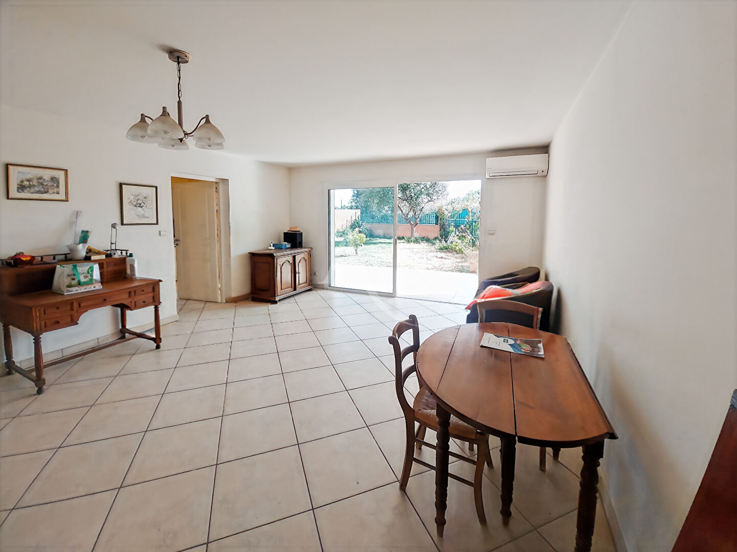 Photo CARQUEIRANNE GRAND APPARTEMENT AVEC TERRASSE ET JARDIN ! image 3/5