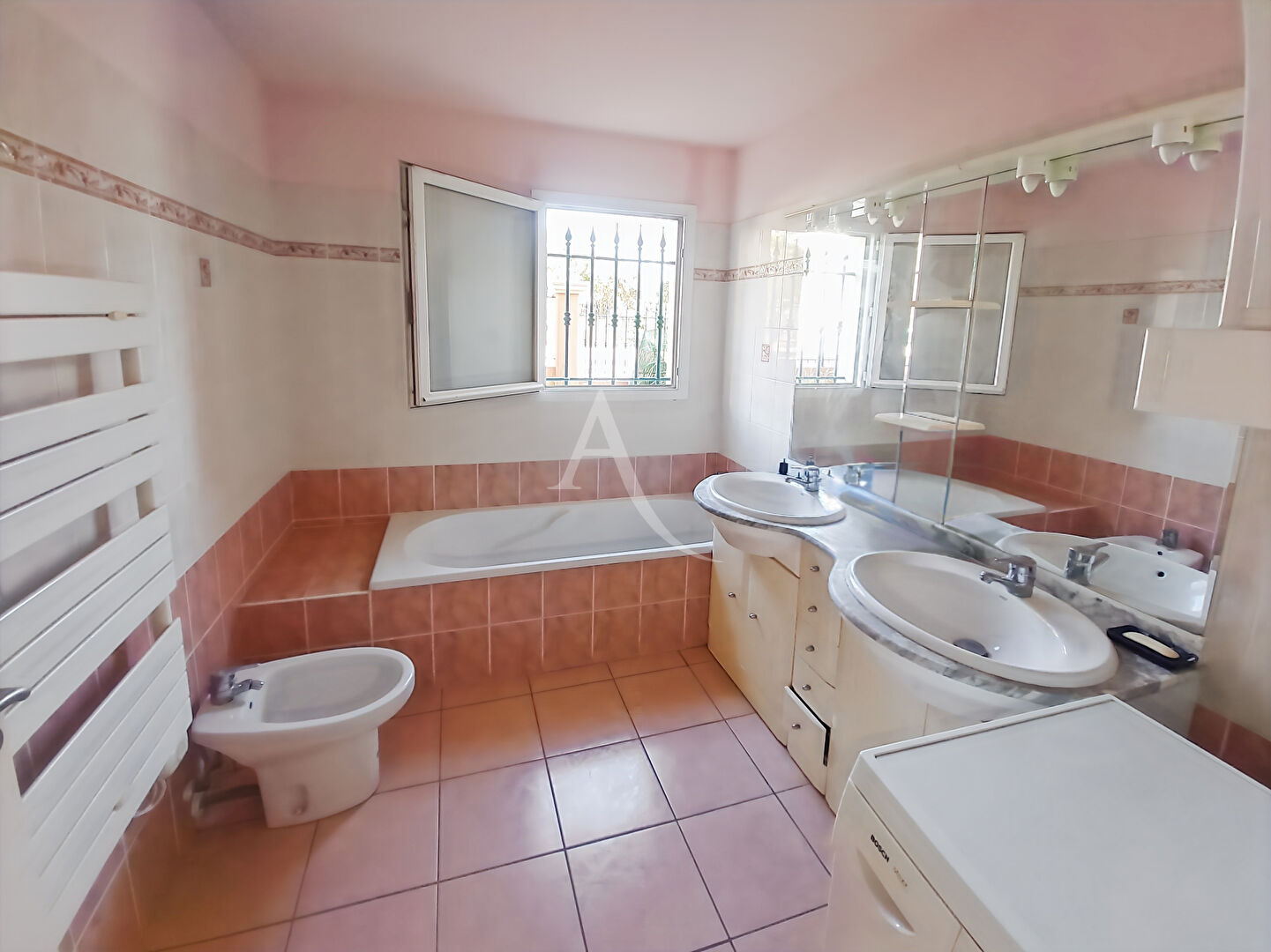 Photo CARQUEIRANNE GRAND APPARTEMENT AVEC TERRASSE ET JARDIN ! image 5/5