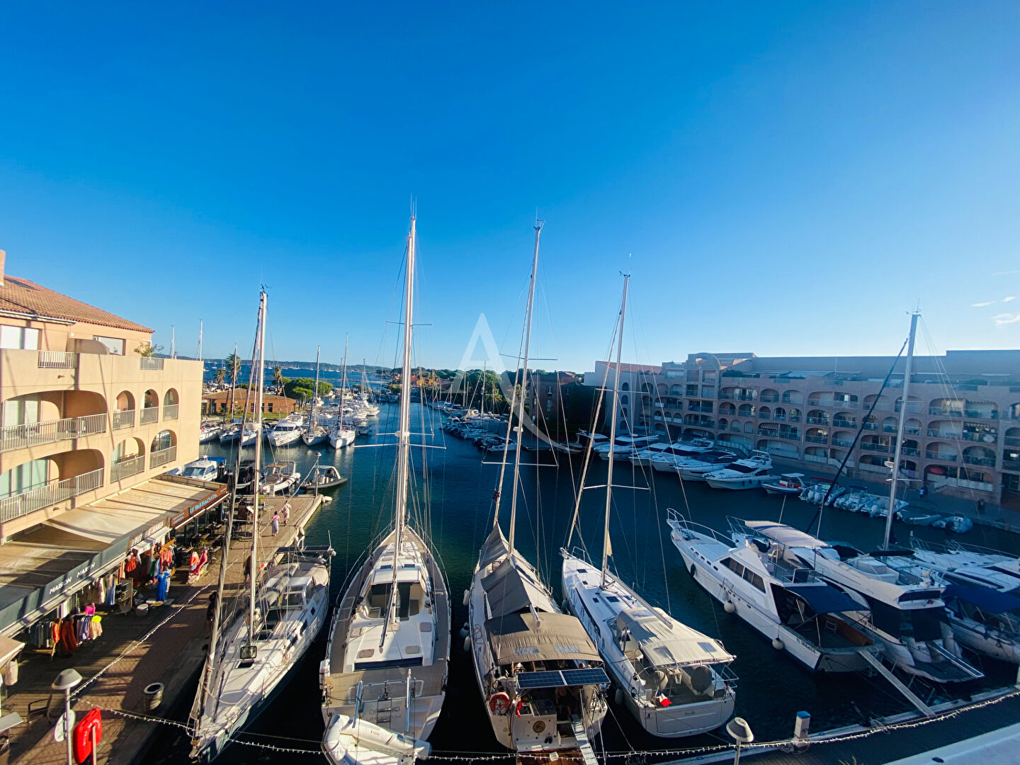 Photo Hyères Rare à La Gavine  Appartement Duplex 3 pièces, 2 terrasses, garage fermée image 3/6