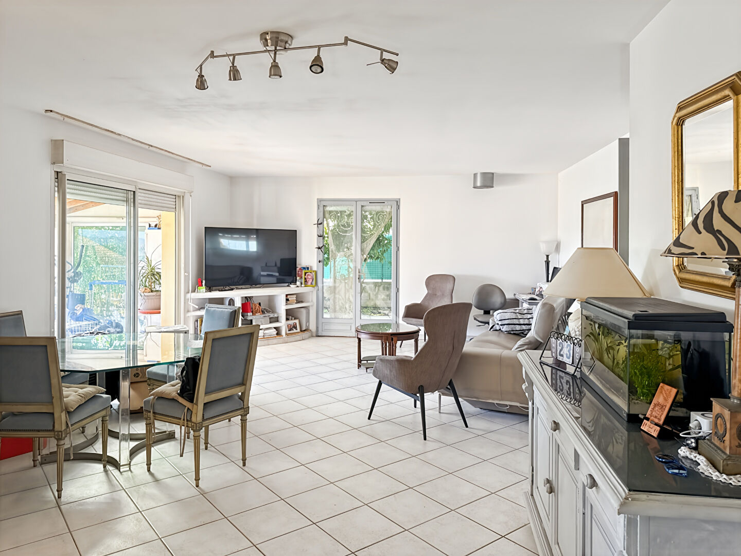 Photo Charmante maison sur les hauteurs, magnifique vue dégagée ! image 6/6