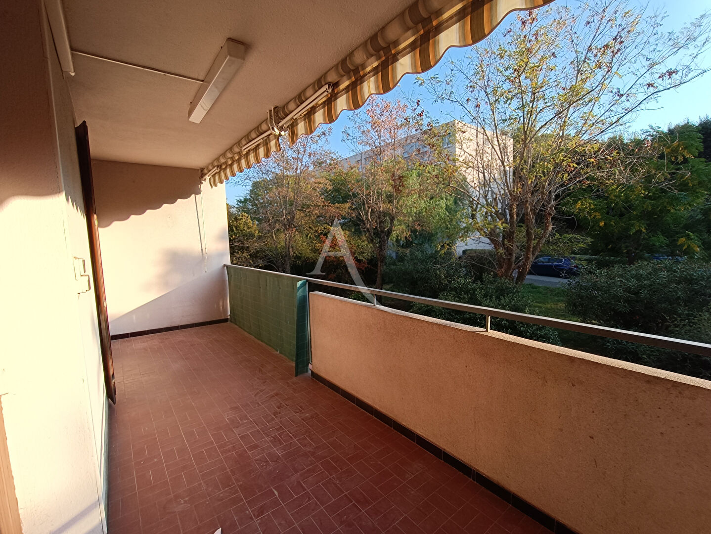 T4  Proche centre ville Cave et place de parking privative