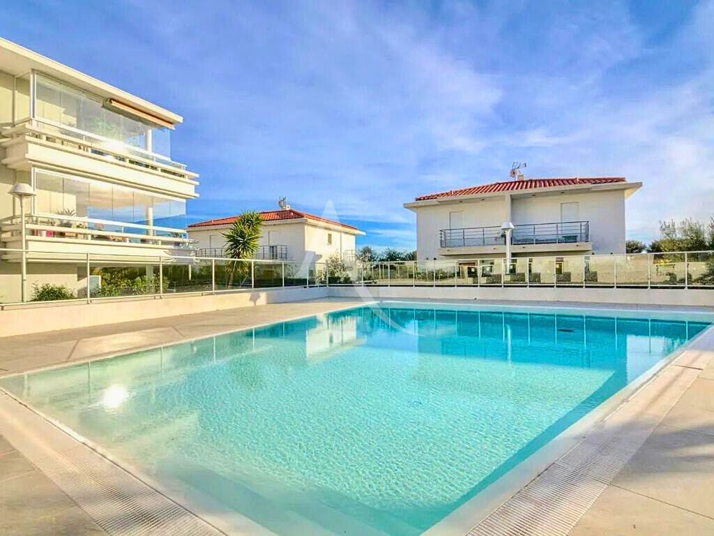 Photo CARQUEIRANNE APPARTEMENT T2 AVEC BELLE TERRASSE ET ASCENSEUR image 1/6