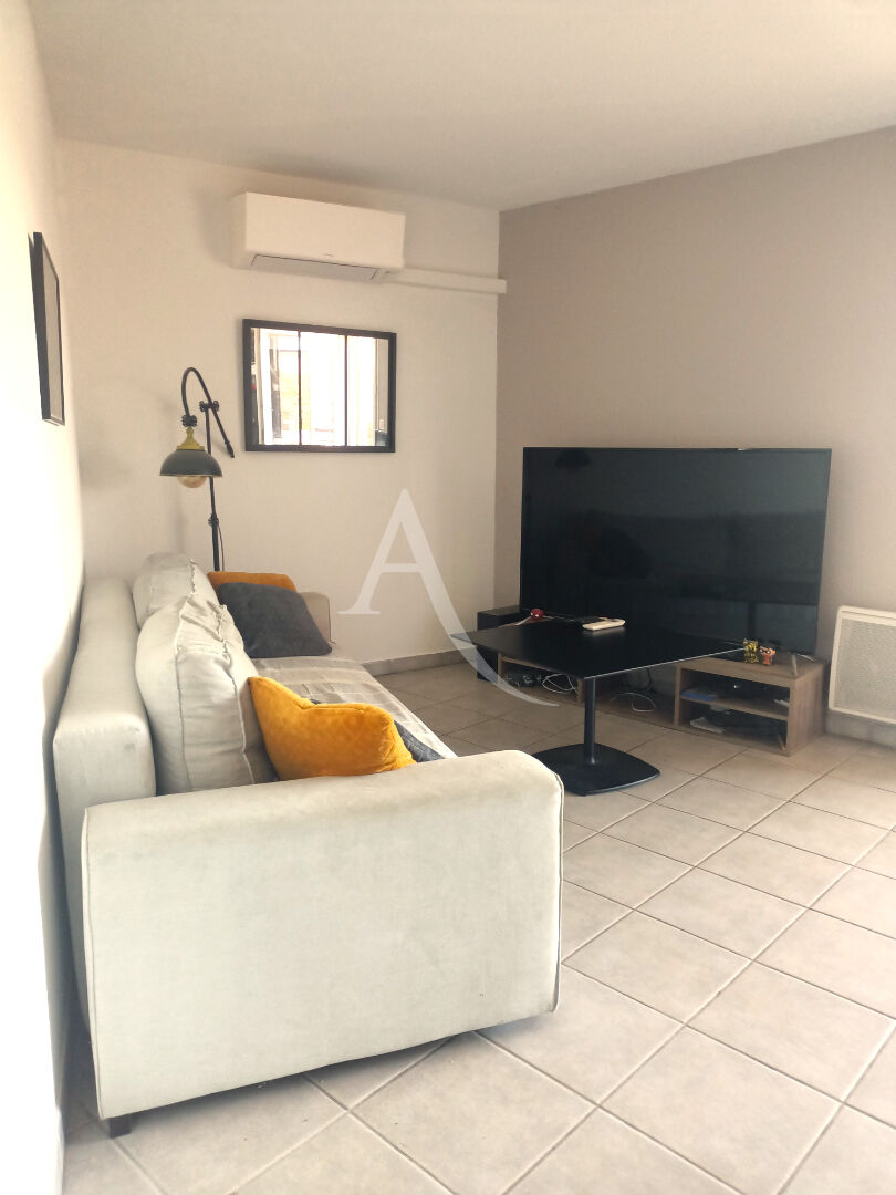 DERNIER ETAGE - T2 MEUBLE - 2 PLACES DE PARKING