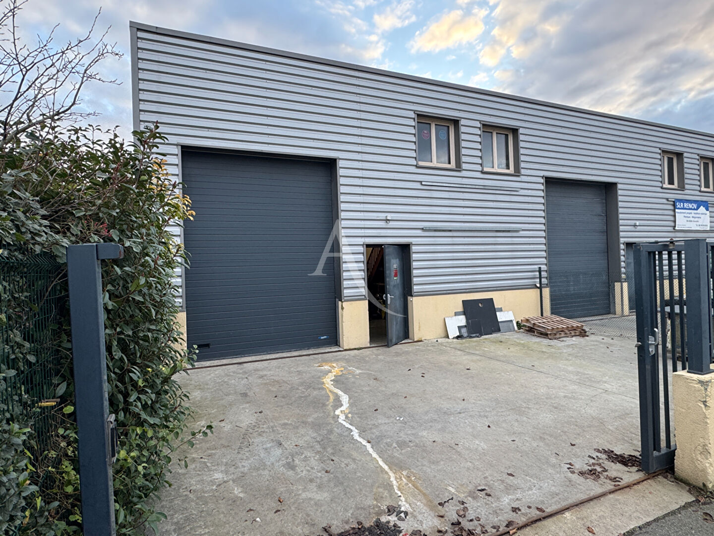 Entrepôt / local industriel  110 m2