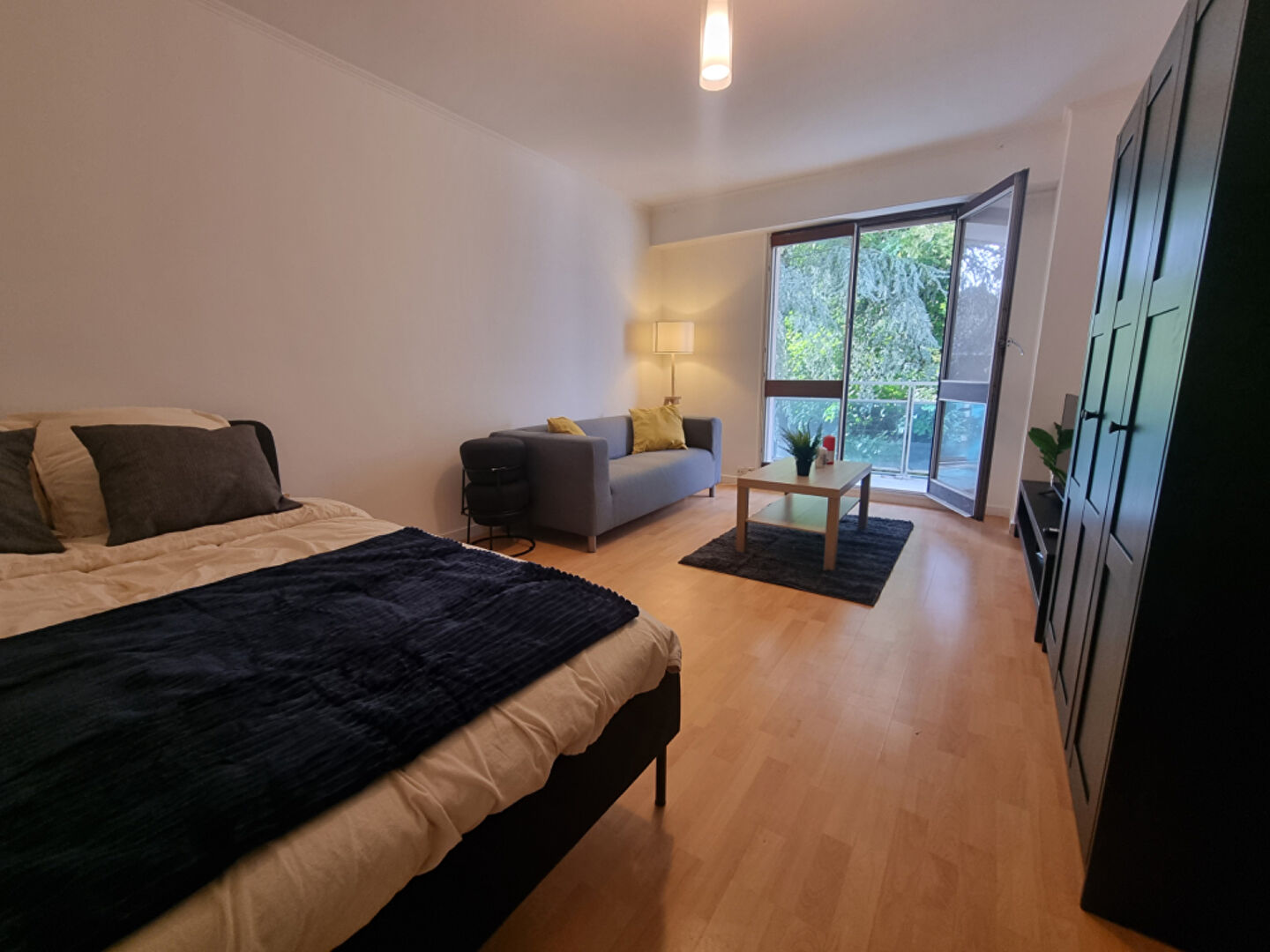 Photo Appartement meublé  T1 bis avec balcon+ place parking ( chauffage, eau froide, eau chaude dans les charges ) image 2/5