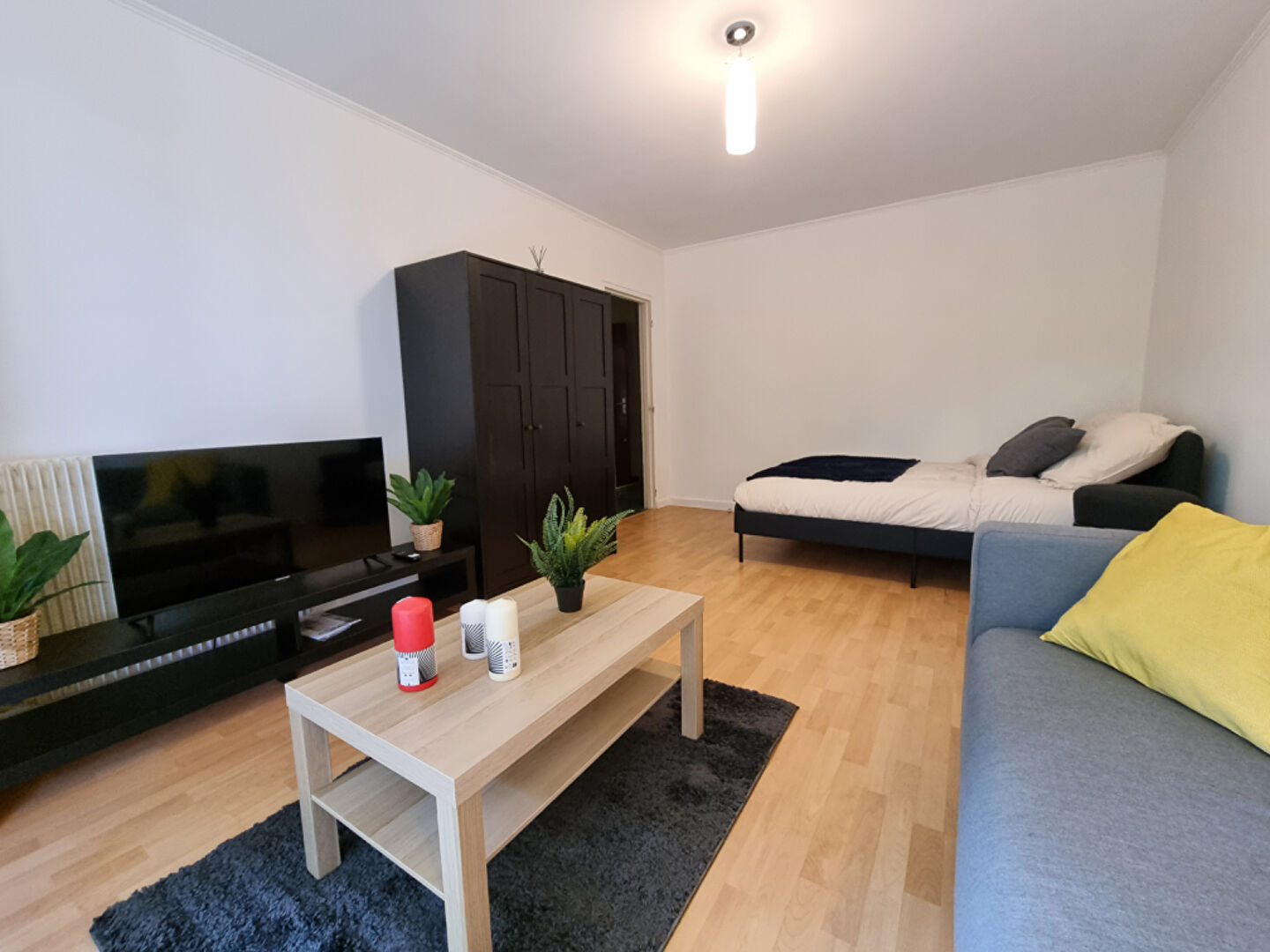 Photo Appartement meublé  T1 bis avec balcon+ place parking ( chauffage, eau froide, eau chaude dans les charges ) image 3/5