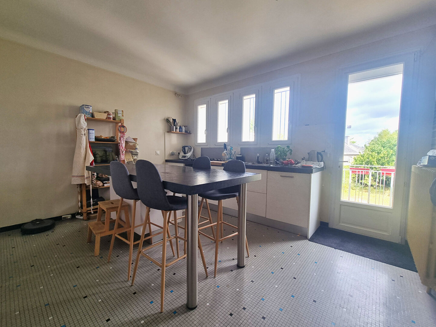 Photo Grande maison familiale avec studio indépendant - Quartier très recherché de la Martellière image 5/6