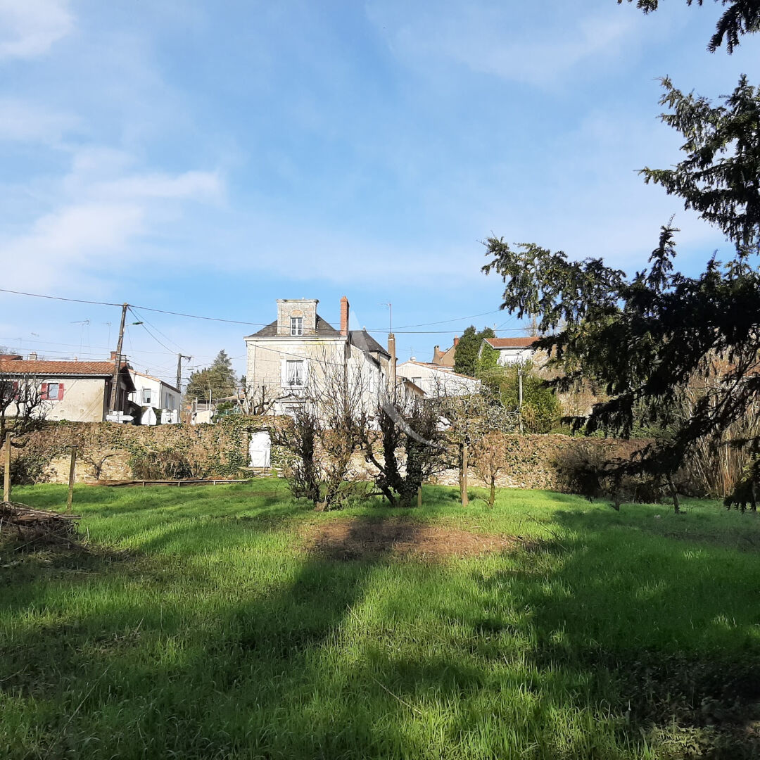LE PALLET Maison bourgeoise à rénover de 218m² 7 chambres