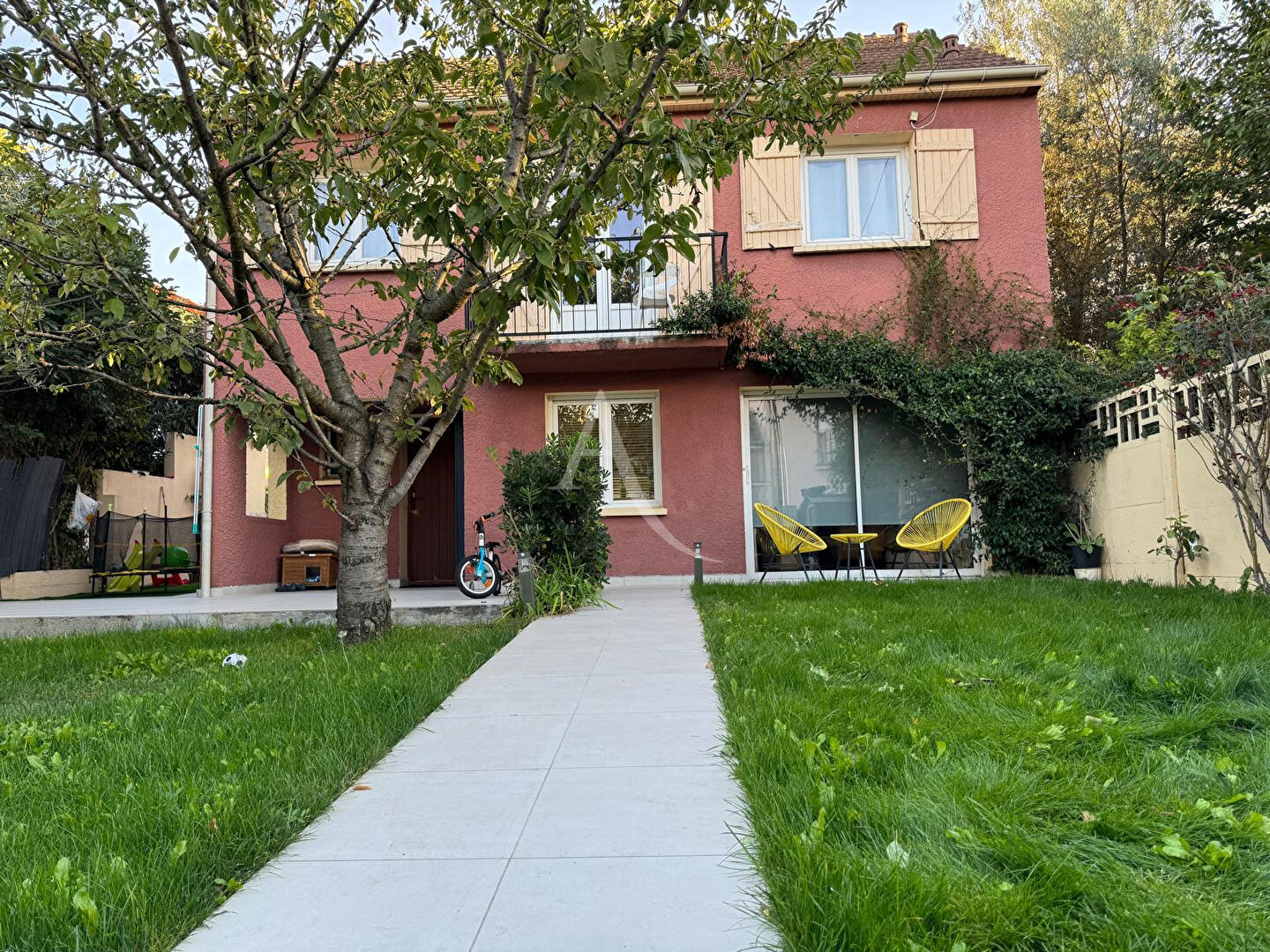 Maison meublé - balcon - terrasse - jardin