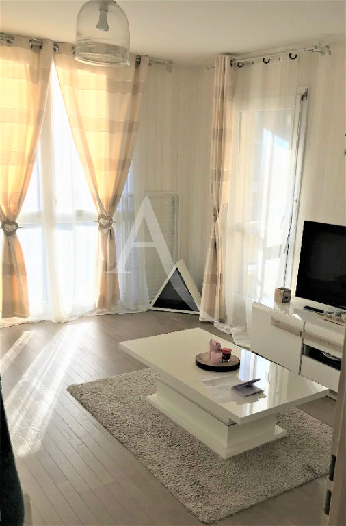 Appartement Bussy Saint Georges 1 pièce(s) 29.85 m2 meublé + balcon + parking