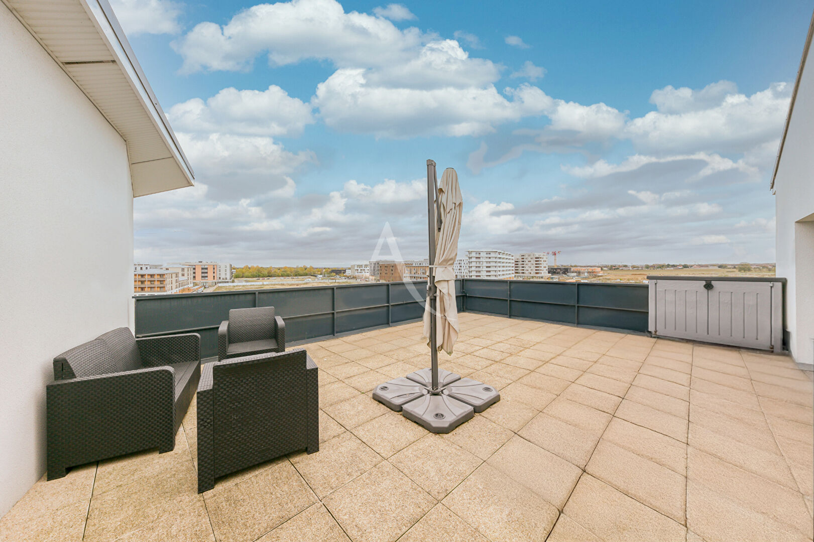 Appartement  Duplex 4 pièces et terrasse en dernier étage