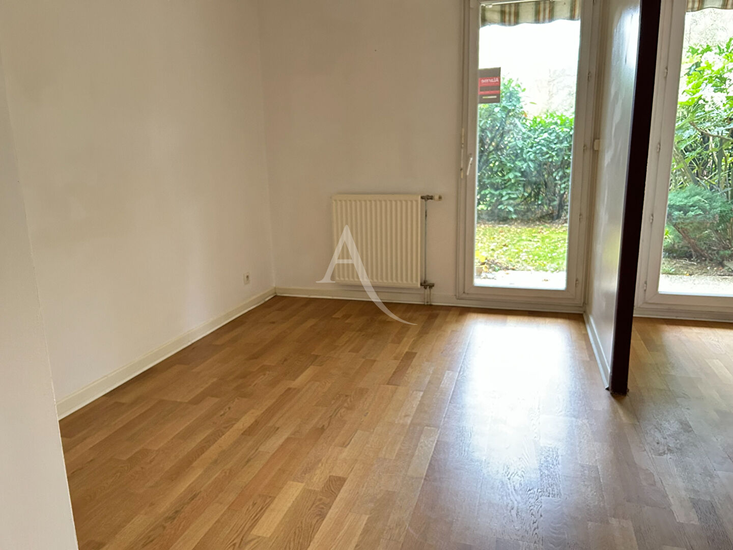 Photo Appartement Bussy Saint Georges 2 pièce(s) + JARDINS + 2 PARKINGS image 2/6