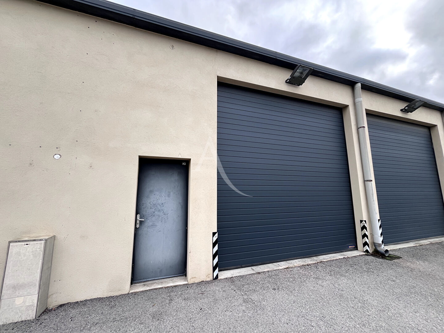 A LOUER MARGUERITTES LOCAL ZAC DU TEC