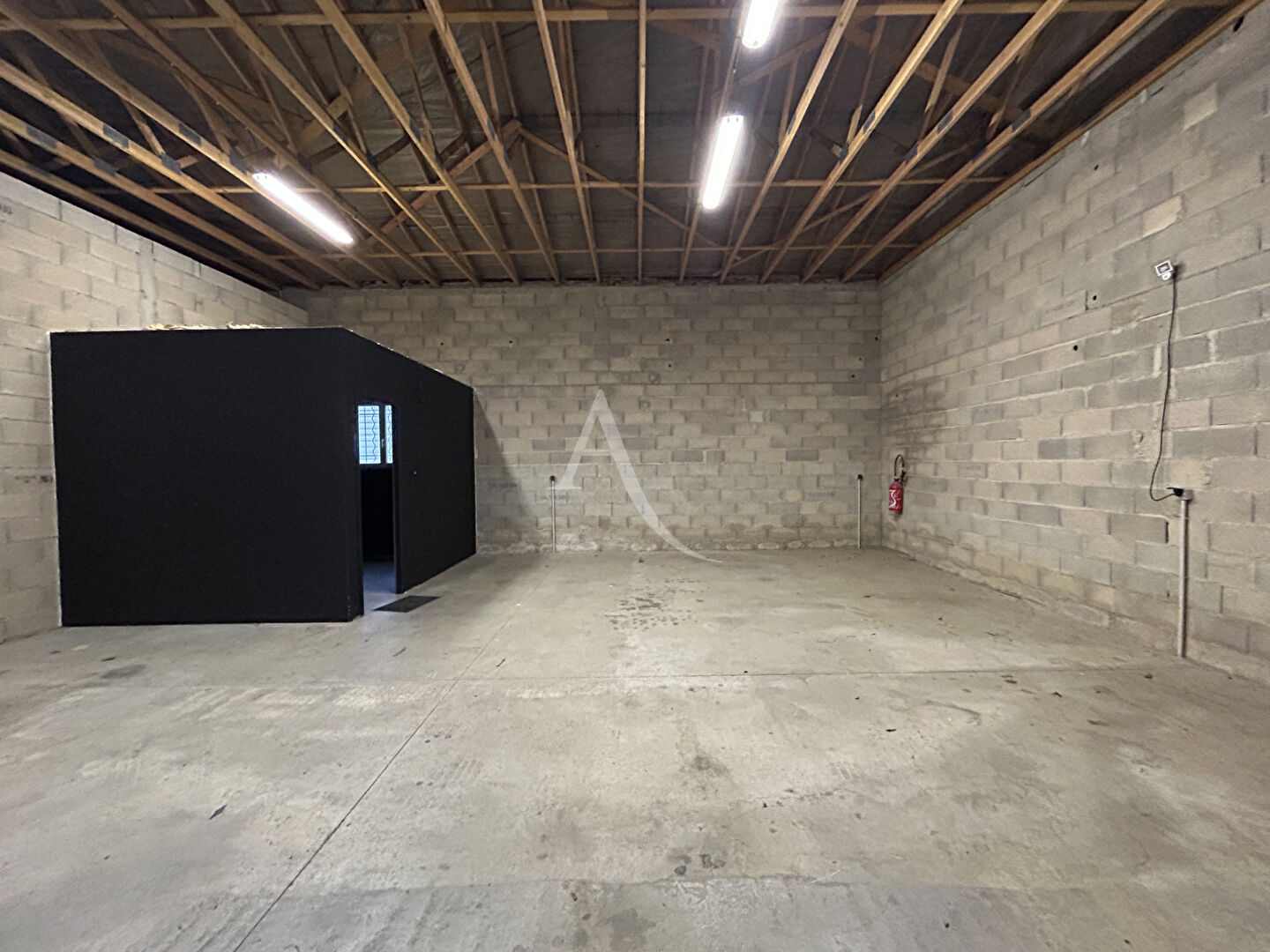 Entrepôt / local industriel Marguerittes 100 m2