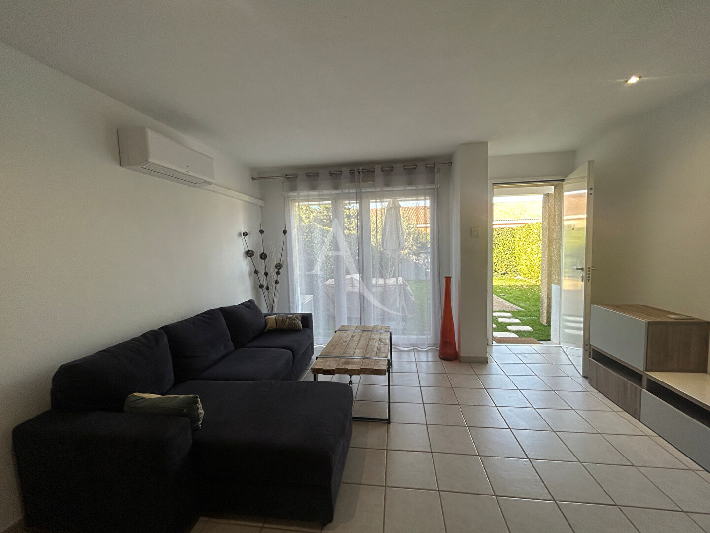 Appartement  meublé T2 POULX - A LOUER  45,19 m2