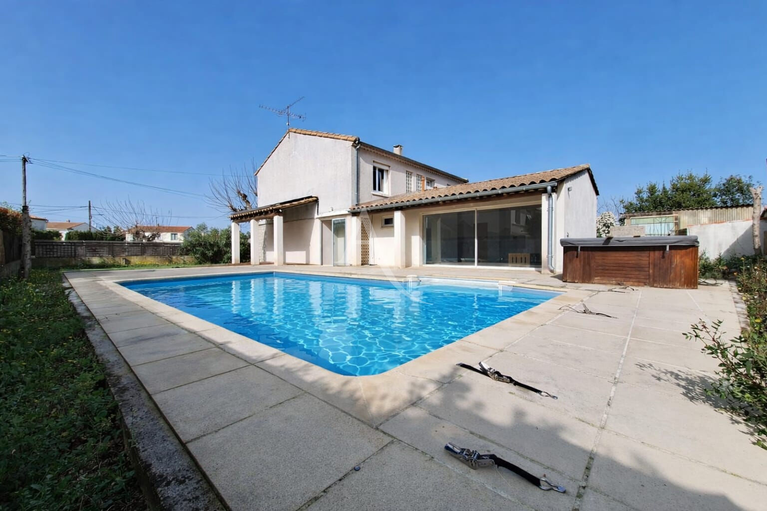 Agence immobilière de 
 L'ADRESSE MARGUERITTES - L'ADRESSE MARGUERITTES 
