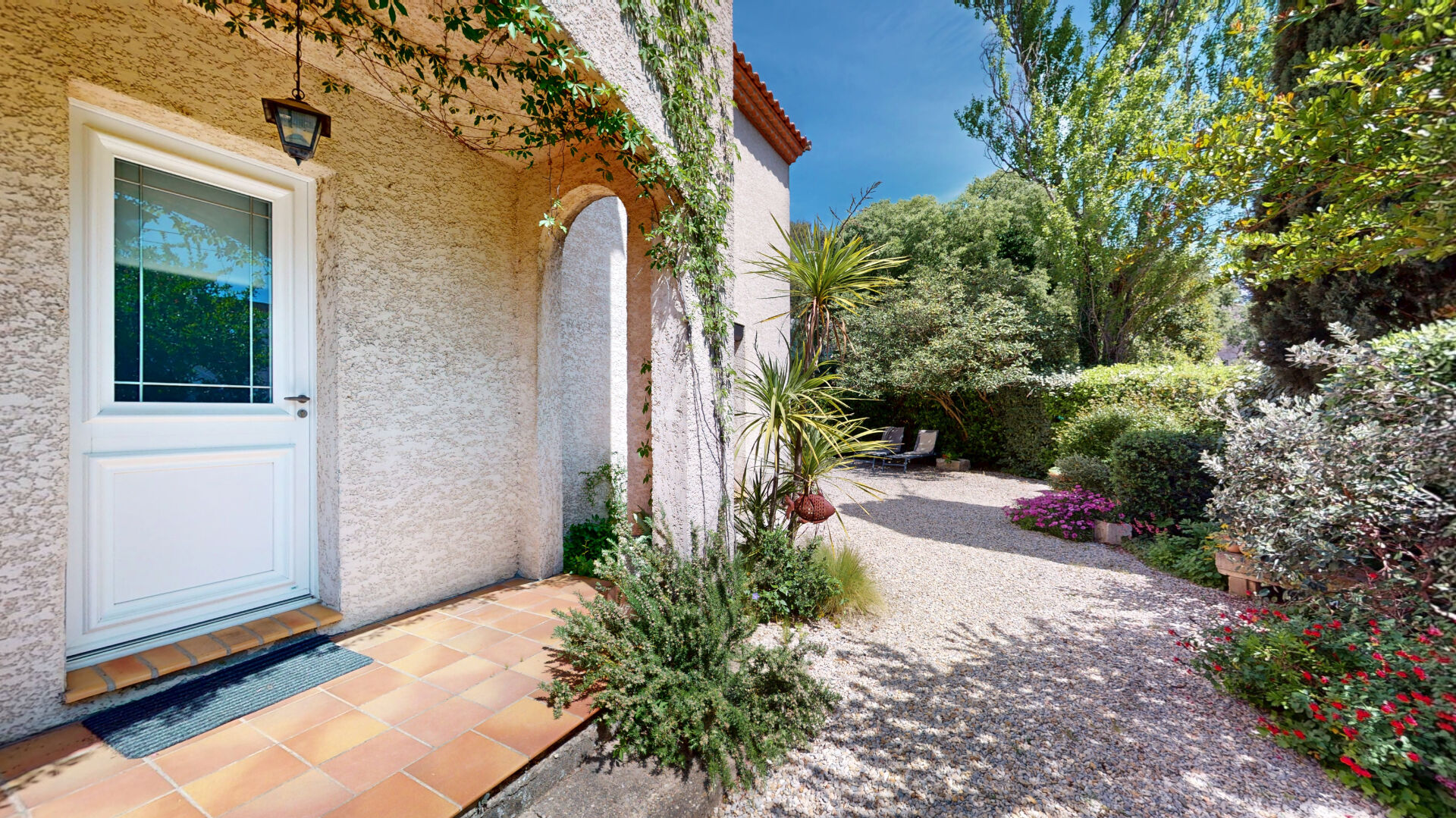 Agence immobilière de 
 L'ADRESSE MARGUERITTES - L'ADRESSE MARGUERITTES 
