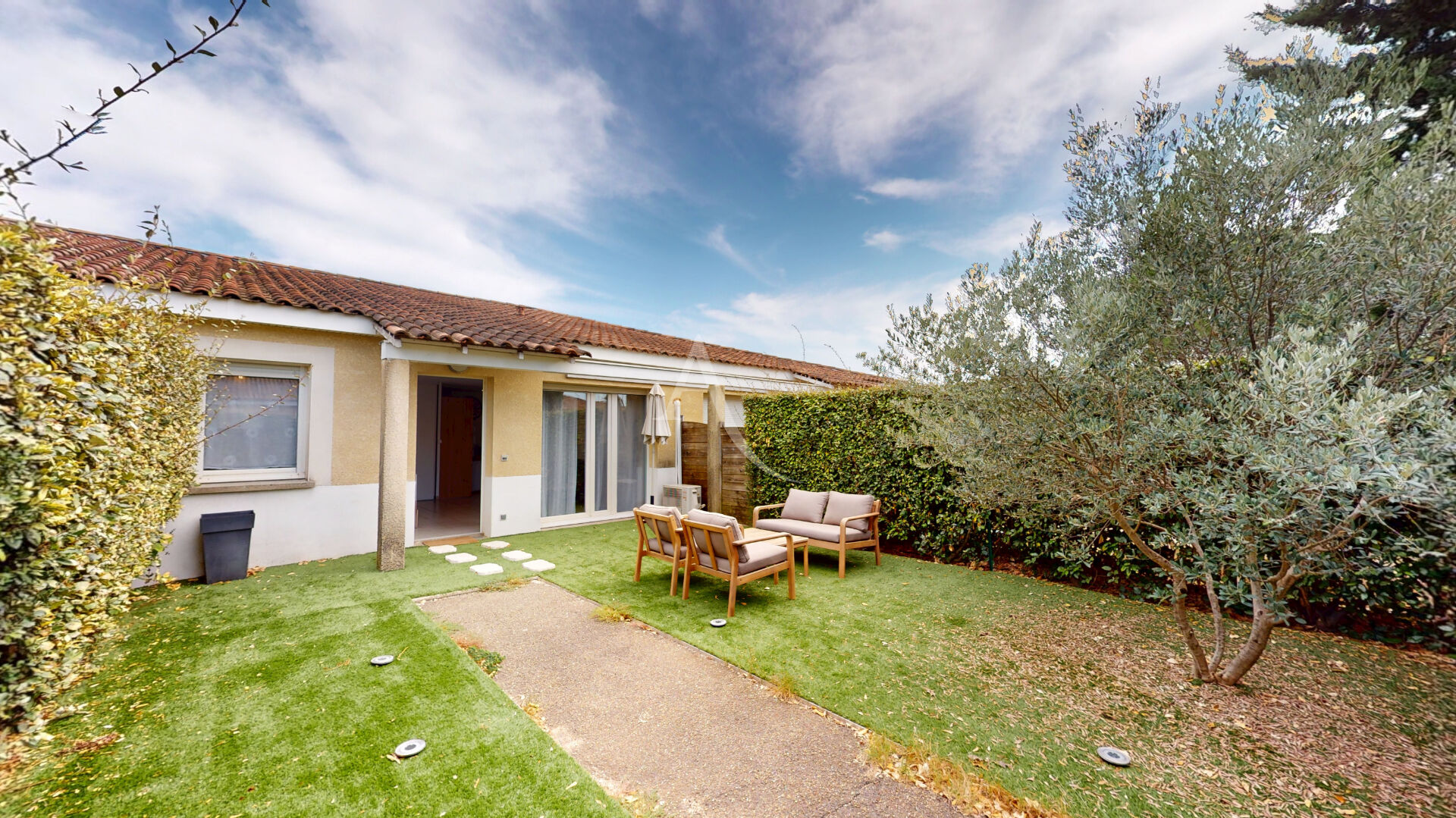 Agence immobilière de 
 L'ADRESSE MARGUERITTES - L'ADRESSE MARGUERITTES 
