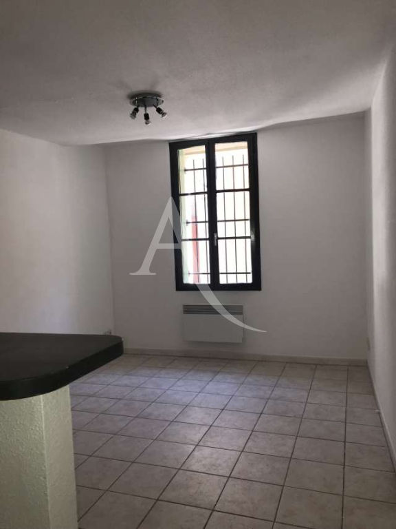 Photo NIMES- PROCHE UNIVERSITE CARMES/ HOCHE SERNAM- STUDIO image 2/3