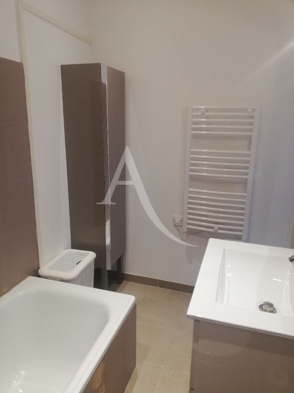 Photo Appartement Nîmes 3 pièce(s) 41.83 m2 meublé image 3/6