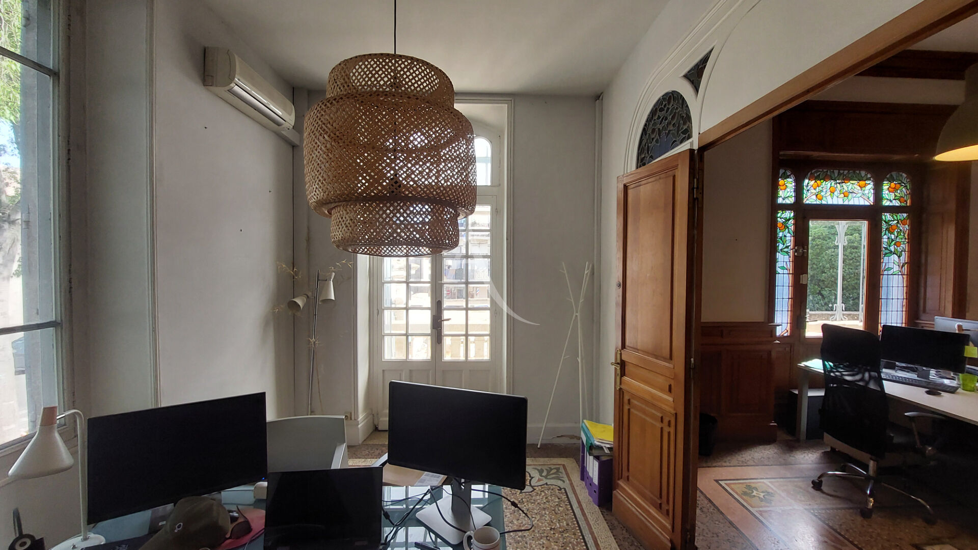 Photo NIMES - Secteur Mont Duplan. Local commercial en RDC sur jardin de 215 M² + cave 100 M² image 4/6