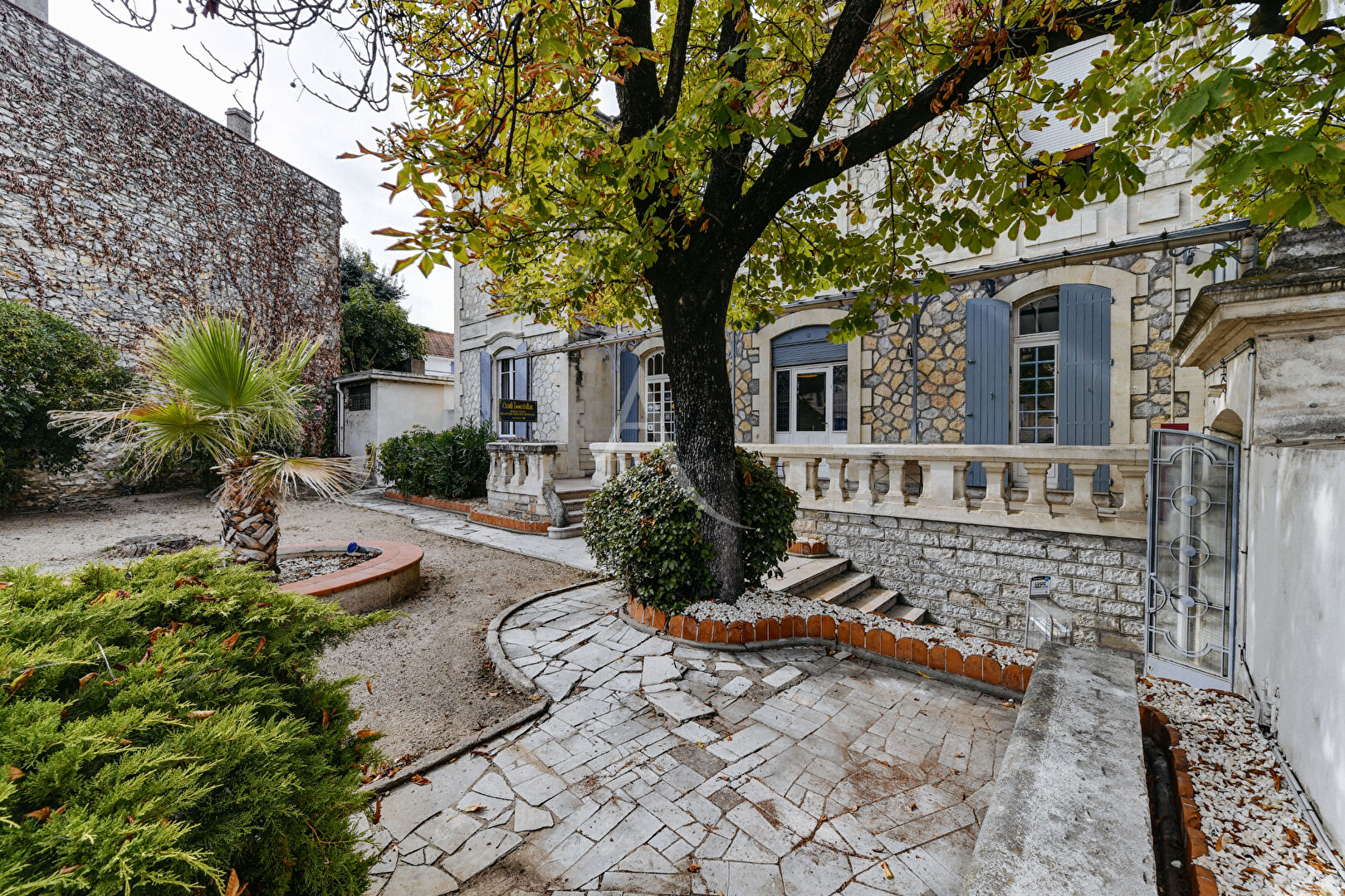 Photo NIMES - Secteur Mont Duplan. Local commercial en RDC sur jardin de 215 M² + cave 100 M² image 5/6