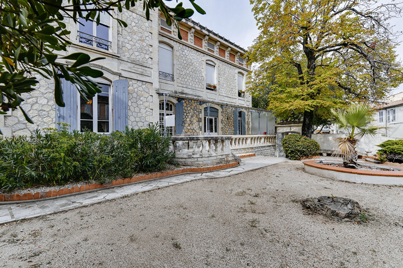 Photo NIMES - MONT  DUPLAN / CITE DES IMPOTS - Immeuble de rapport 4 appartements + local commercial + jardin + cave image 2/6