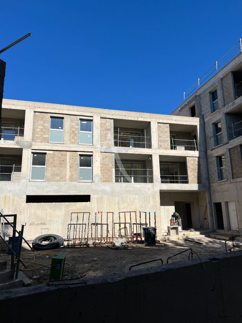 Photo A VENDRE: Appartement 4 pièces de 93.75 m2 + 44m2 de terrasse situé Place des Beaux Arts à Mopntpellier image 4/5