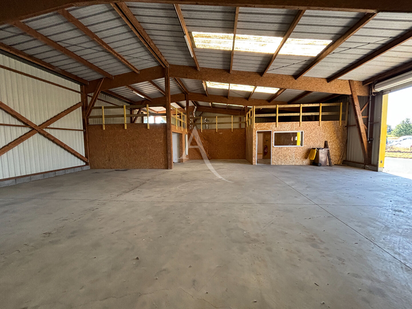 Entrepôt / local industriel  405 m2