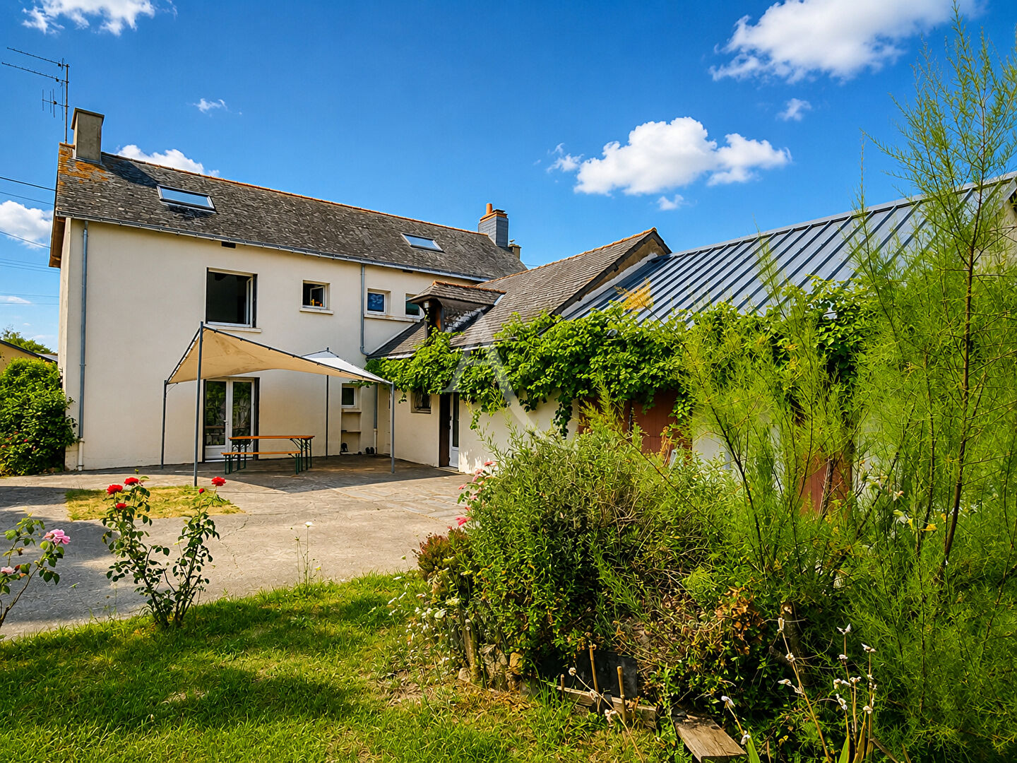 Maison familiale spacieuse avec verger.