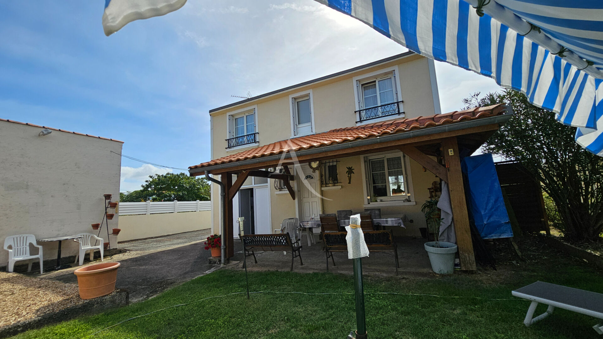 MAISON  CENTRE BOURG 5 CHBRES / GARAGE/TERRAIN CONSTRUCTIBLE