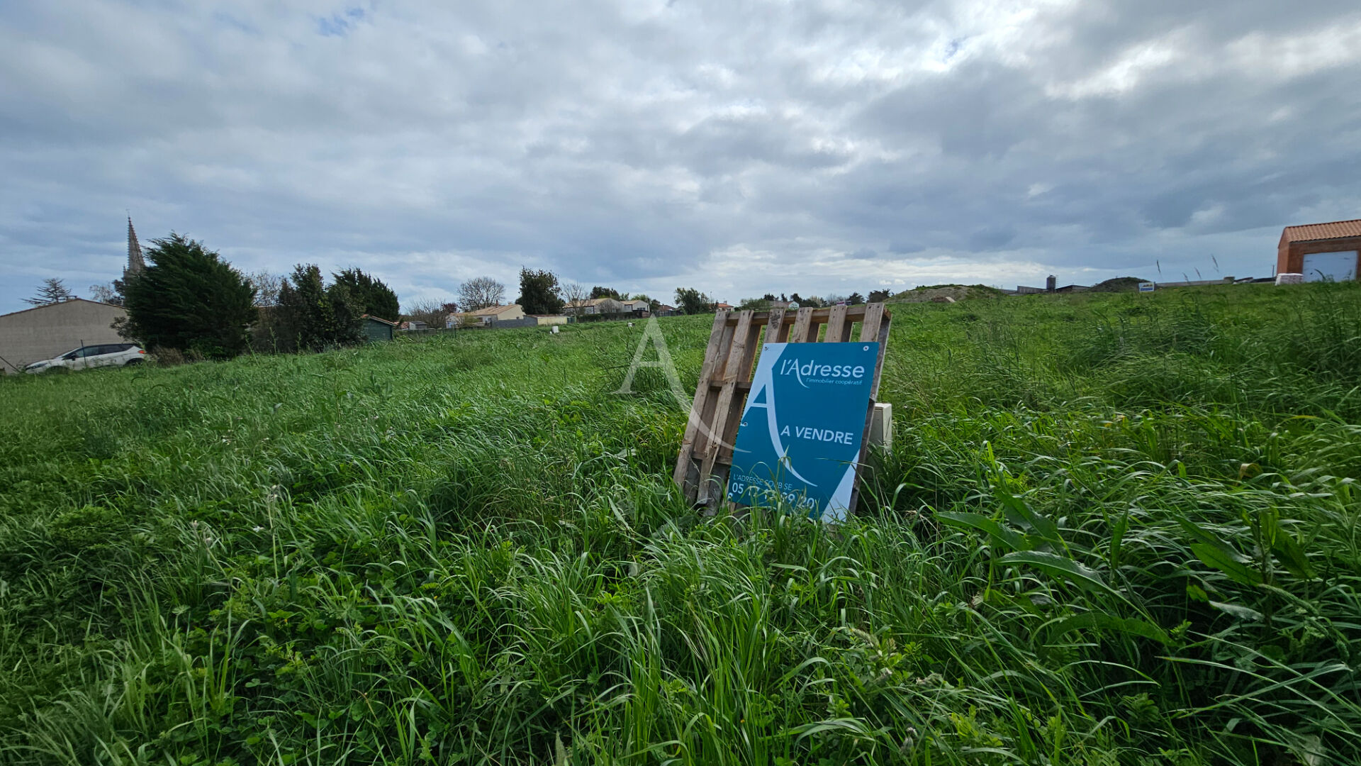 Photo TERRAIN A BATIR A 3 MIN DE SOUBISE image 1/2