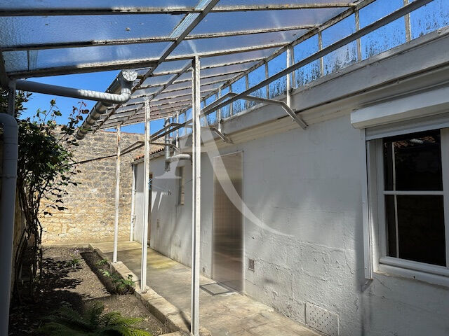 Photo ROCHEFORT, MAISON DE FAUBOURG  AVEC COUR  SANS VIS A VIS ? Exclusivité ! image 5/6