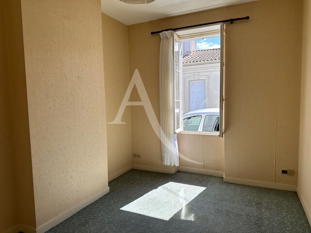 Photo ROCHEFORT, MAISON DE FAUBOURG  AVEC COUR  SANS VIS A VIS ? Exclusivité ! image 6/6