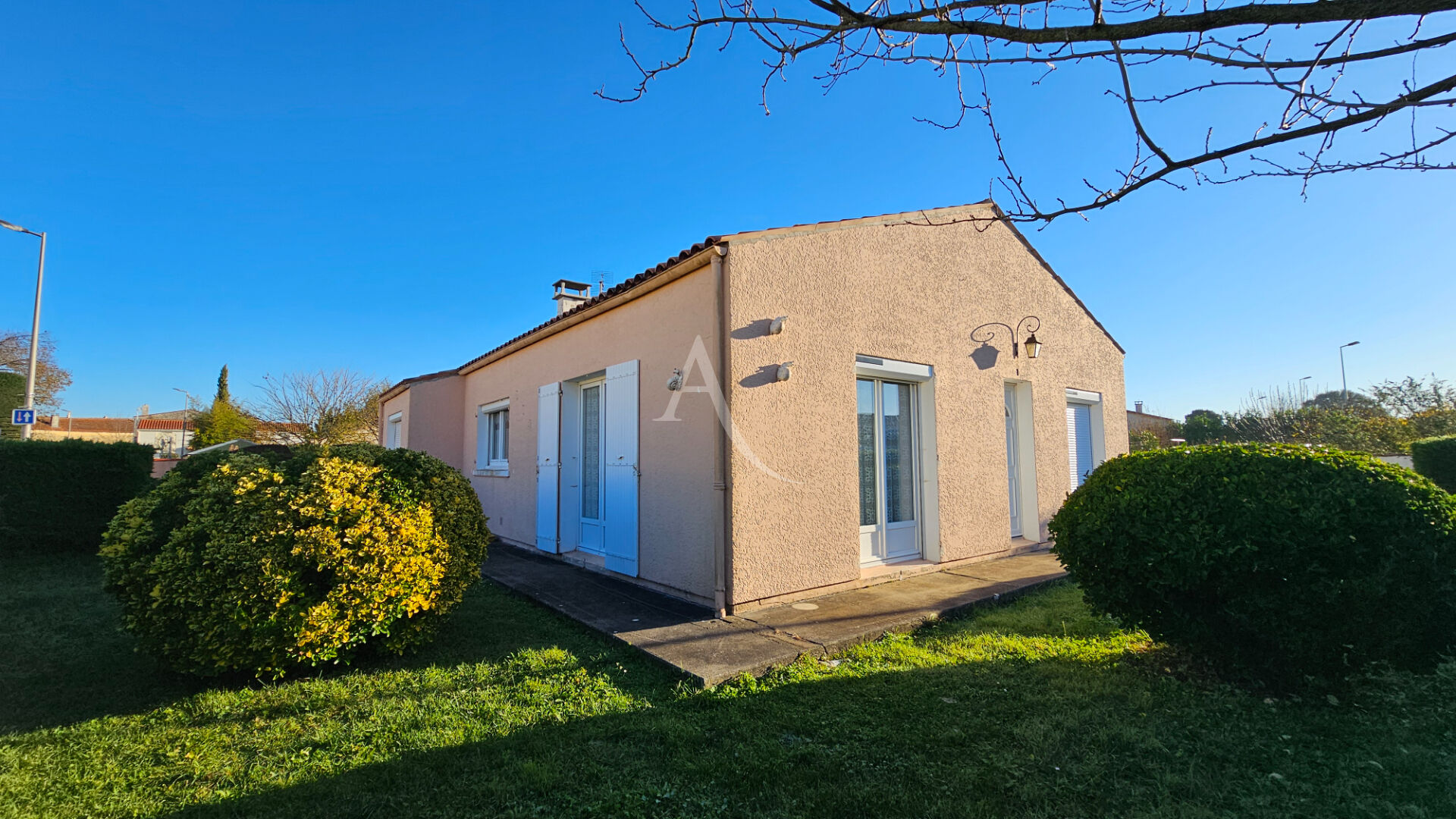 Photo ECHILLAIS MAISON PLAIN PIED/ GARAGE/TERRAIN image 1/6