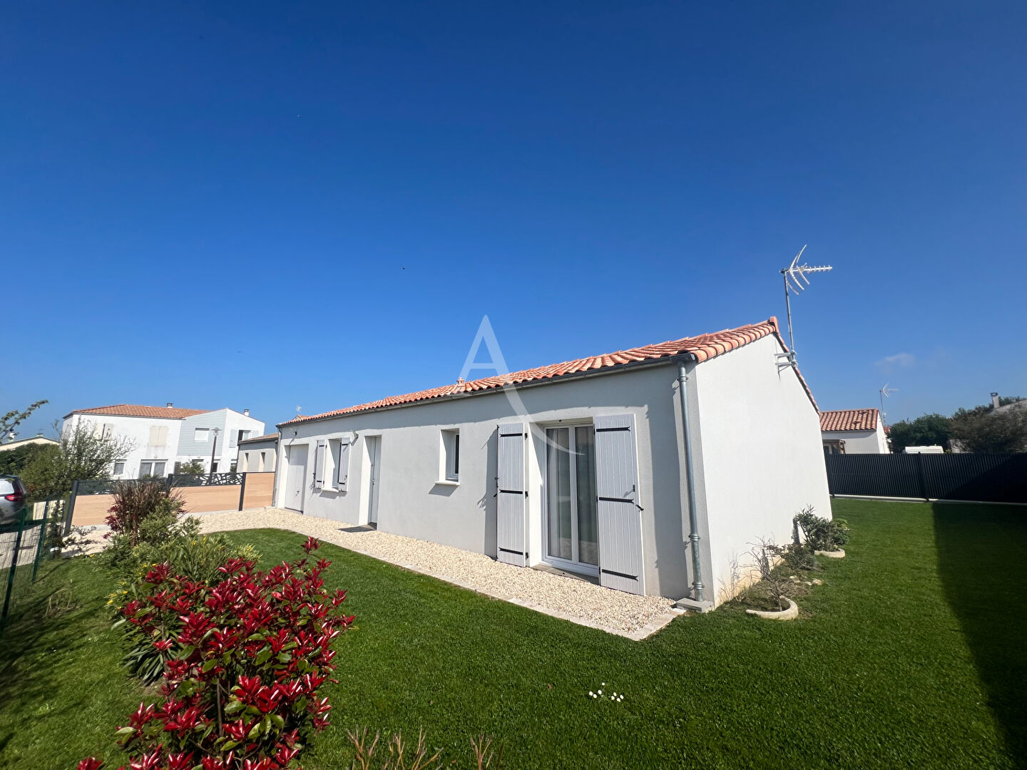 Maison neuve à port des barques