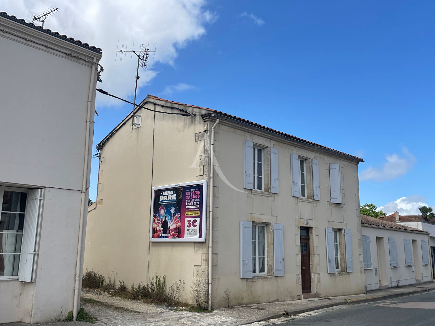 Photo Maison de bourg Breuil Magné image 1/6