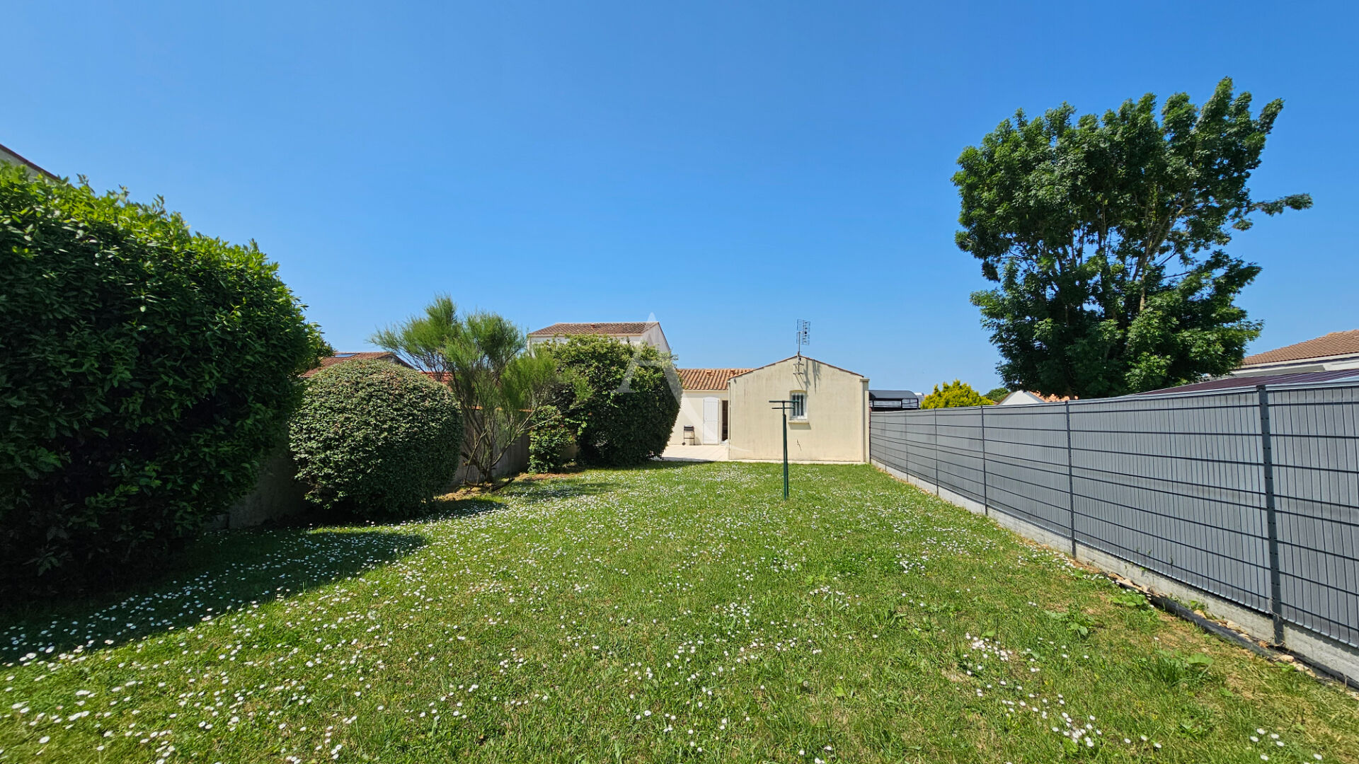 MAISON PROCHE MER ET COMMERCES PORT DES BARQUES