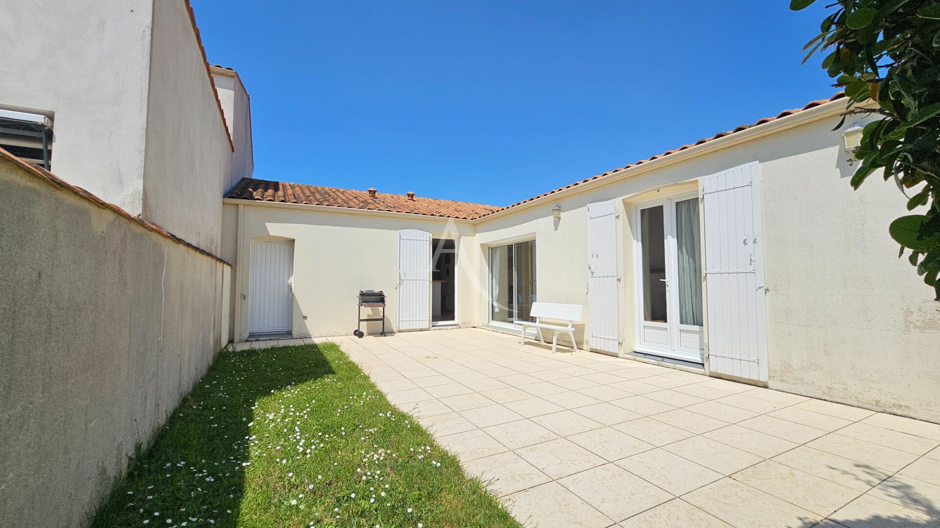 Photo MAISON PROCHE MER ET COMMERCES PORT DES BARQUES image 5/6