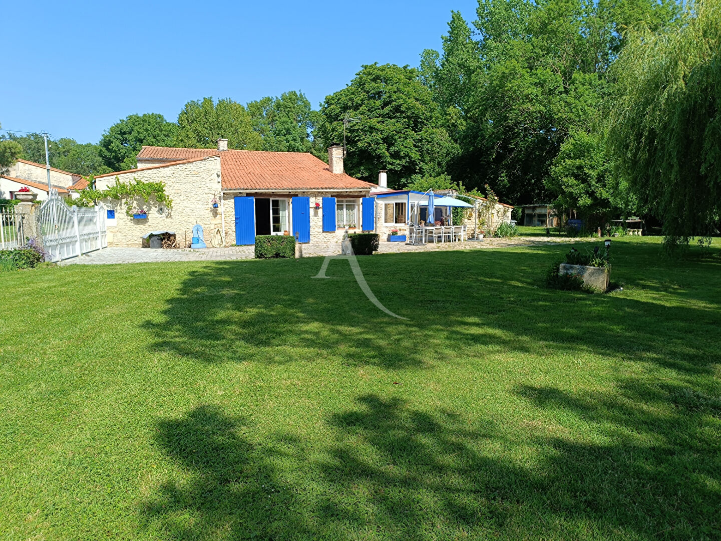 RARE: MAISON ANCIENNE RENOVEE DE 230M²/ GRAND TERRAIN