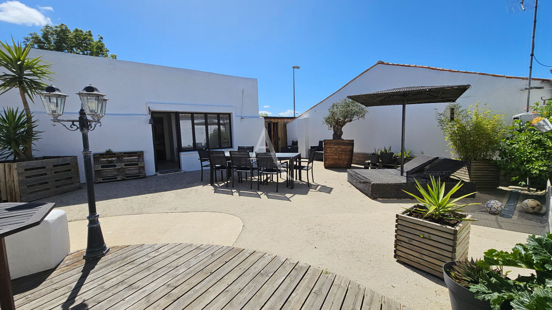 COUP DE COEUR POUR CET ENSEMBLE IMMOBILIER BORD DE MER