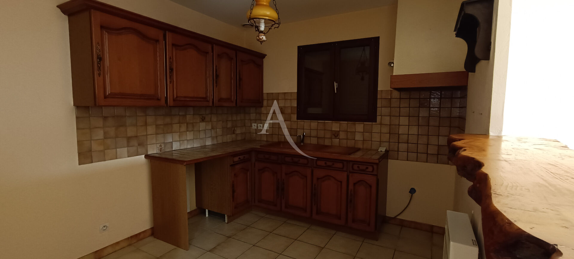 Photo Maison Port Des Barques proche de la mer . image 6/6