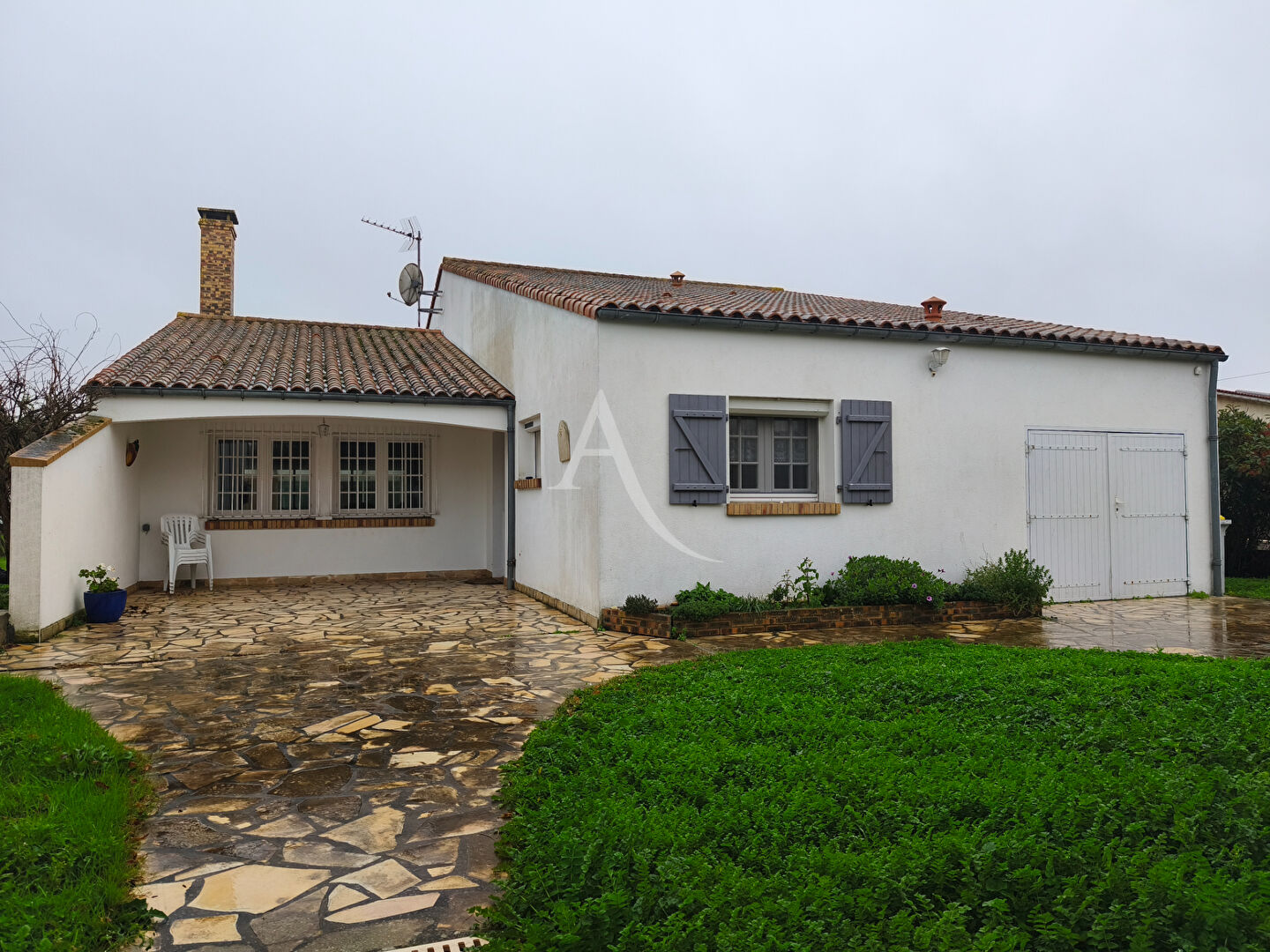 Photo MAISON BORD DE MER PROCHE COMMERCES/ BEAU TERRAIN image 2/6