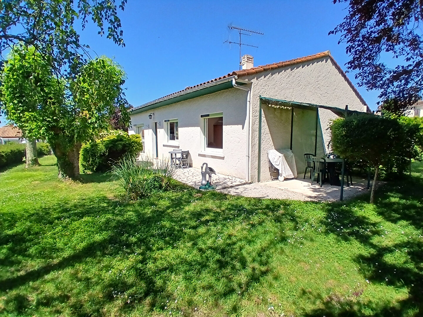 Agence immobilière de 
 L'ADRESSE SAINTES - L'adresse Saintes 
