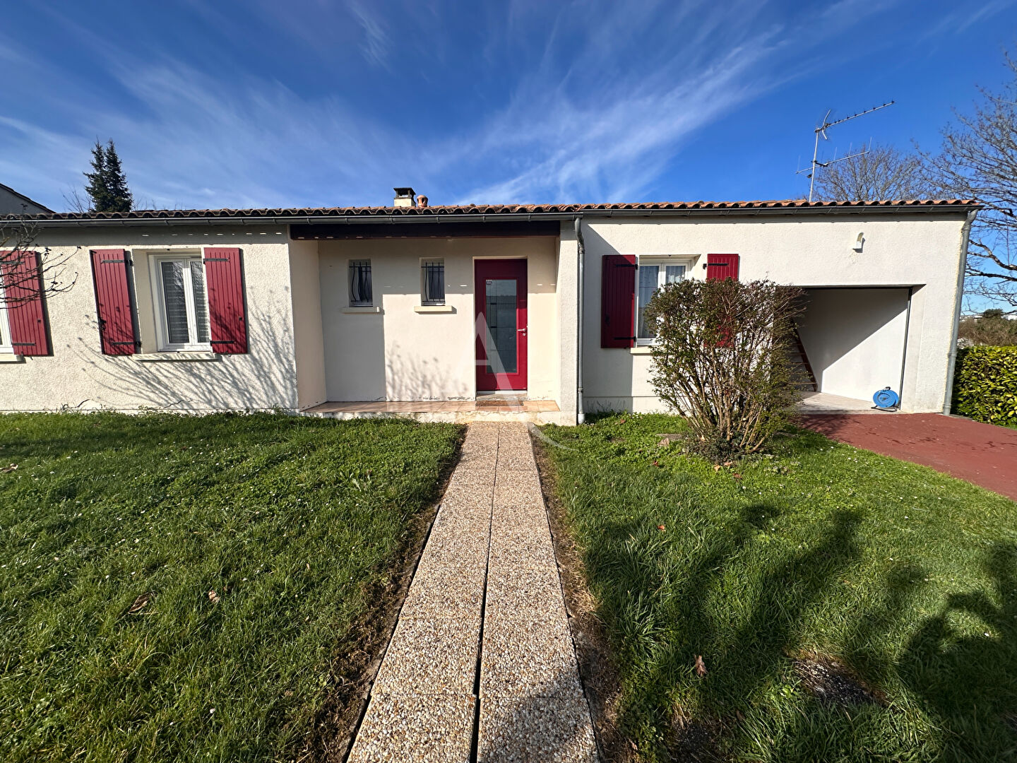 Agence immobilière de 
 L'ADRESSE SAINTES - L'adresse Saintes 
