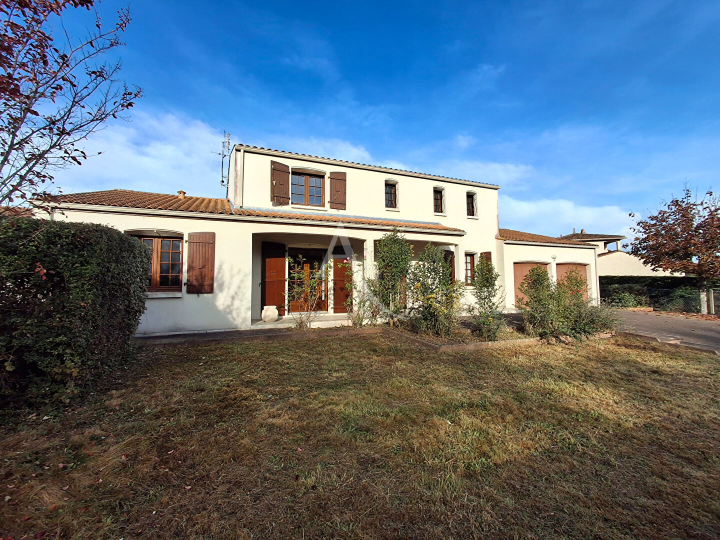 Photo Maison familiale spacieuse dans quartier résidentiel avec commerces image 2/6