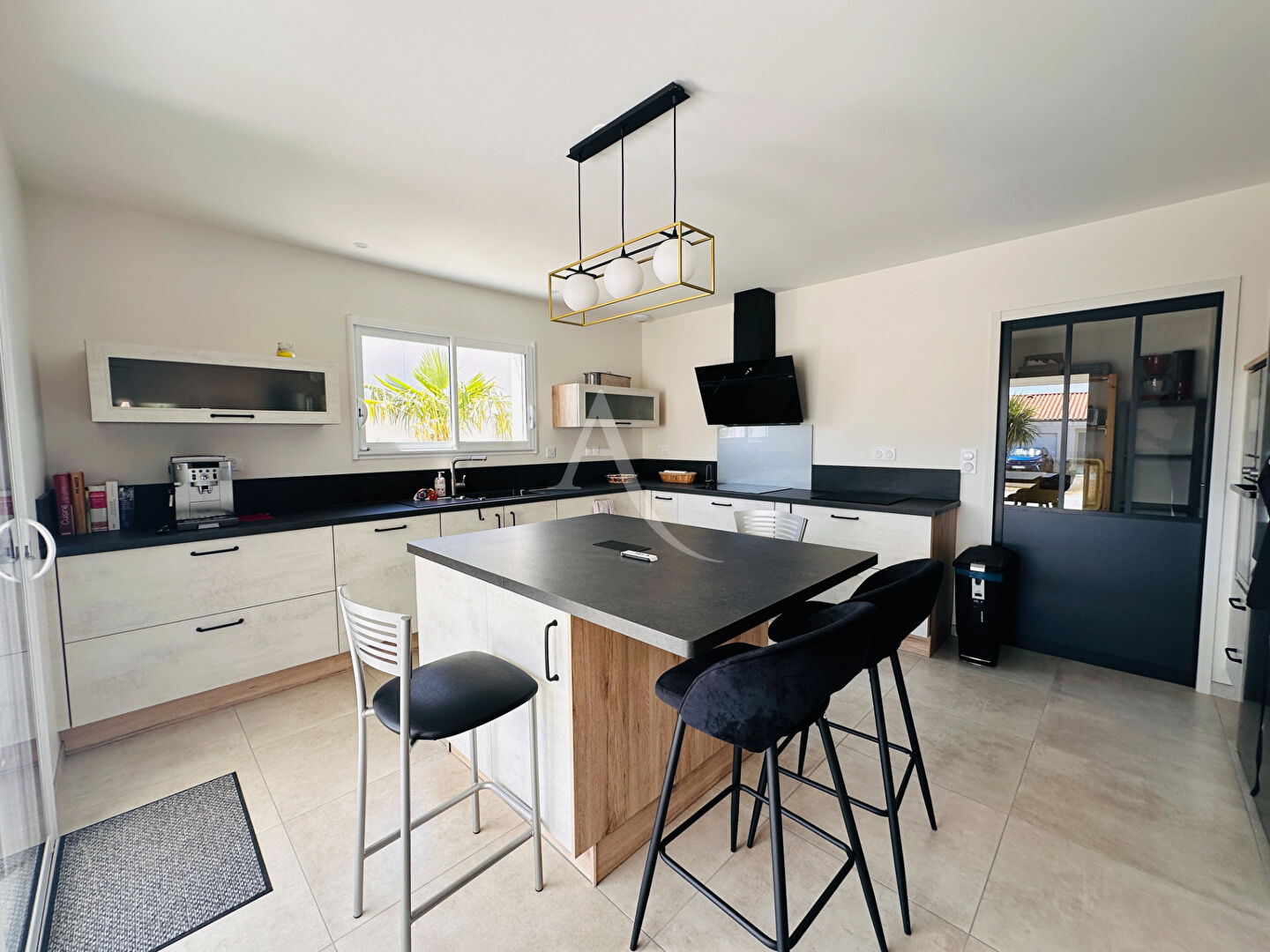 Photo Maison de plain-pied récente - Calme, confort et modernité image 2/6